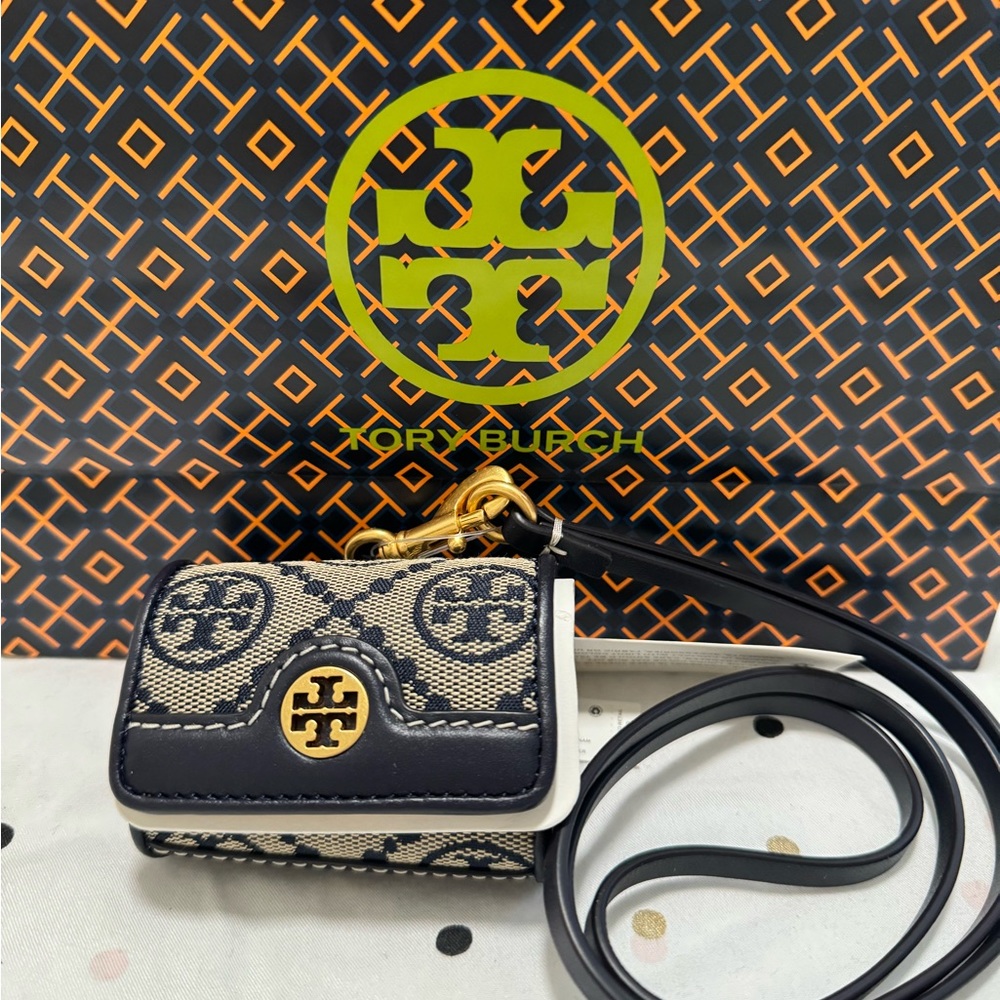 Tory Burch Air pods Pro case with lanyard NWT